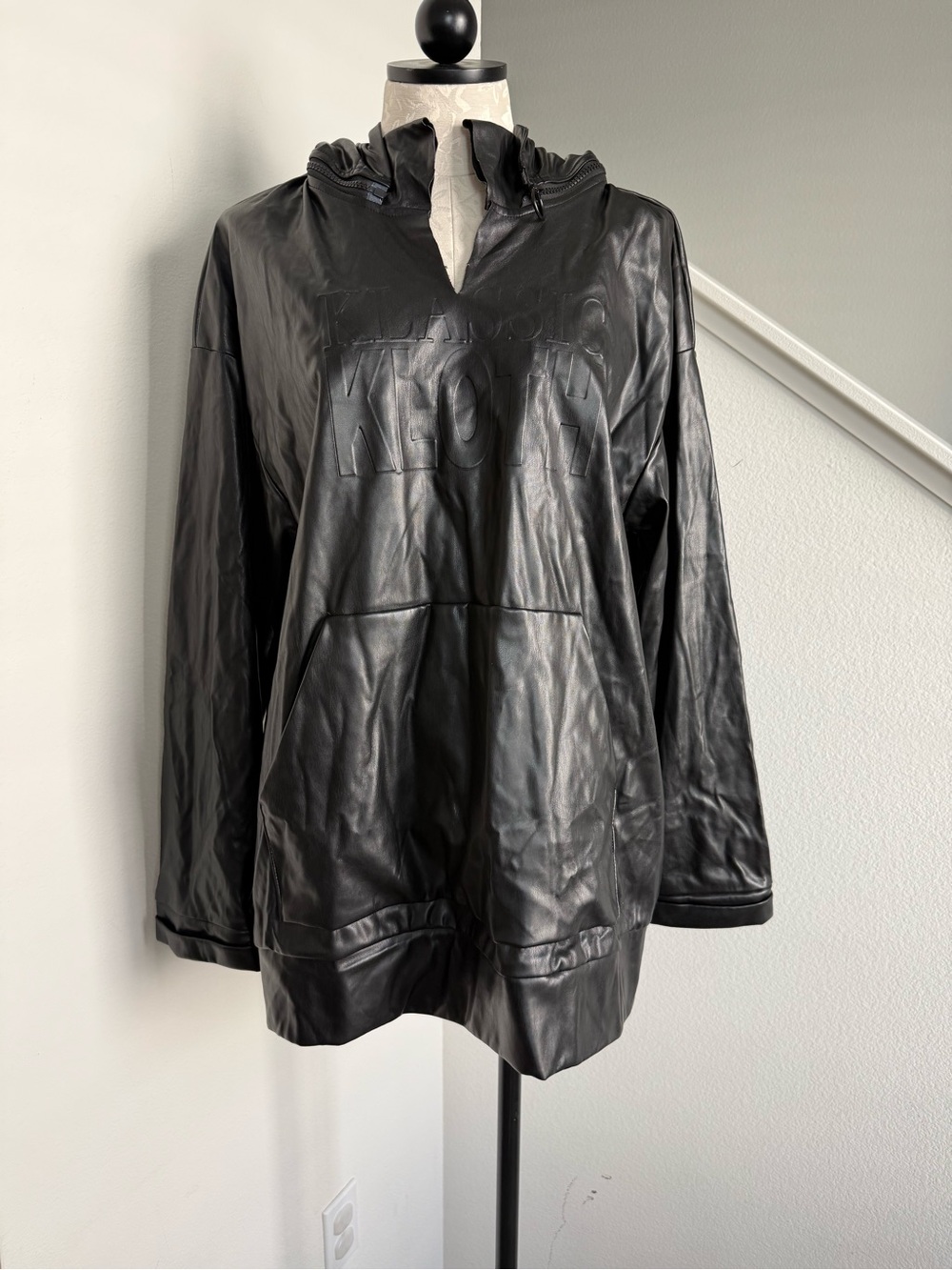 Klassic Kloth Black Faux Leather Long Sleeved Pull Over Hoodie Shirt Large XL